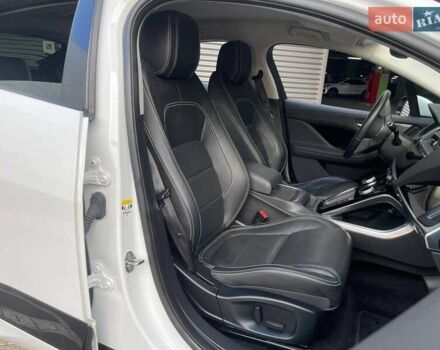 Белый Ягуар I-Pace, объемом двигателя 0 л и пробегом 78 тыс. км за 25990 $, фото 12 на Automoto.ua