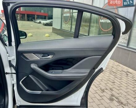 Белый Ягуар I-Pace, объемом двигателя 0 л и пробегом 105 тыс. км за 24999 $, фото 47 на Automoto.ua