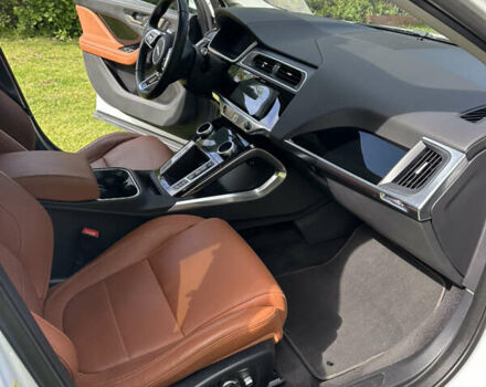 Белый Ягуар I-Pace, объемом двигателя 0 л и пробегом 43 тыс. км за 27300 $, фото 21 на Automoto.ua