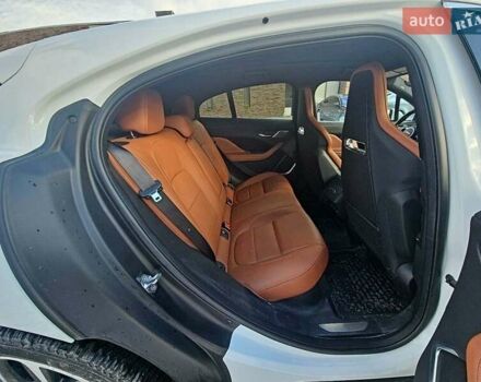 Белый Ягуар I-Pace, объемом двигателя 0 л и пробегом 123 тыс. км за 18000 $, фото 10 на Automoto.ua