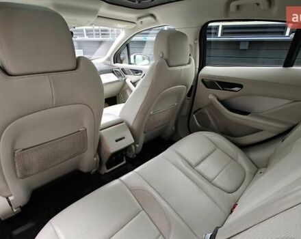 Белый Ягуар I-Pace, объемом двигателя 0 л и пробегом 58 тыс. км за 29700 $, фото 5 на Automoto.ua