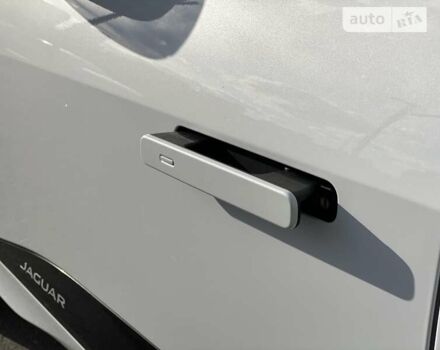 Белый Ягуар I-Pace, объемом двигателя 0 л и пробегом 54 тыс. км за 31999 $, фото 40 на Automoto.ua
