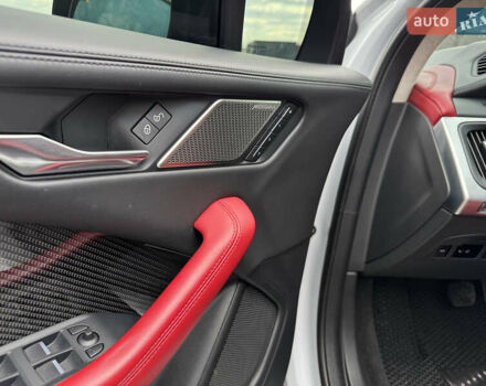 Белый Ягуар I-Pace, объемом двигателя 0 л и пробегом 99 тыс. км за 27999 $, фото 18 на Automoto.ua