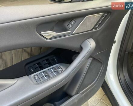 Белый Ягуар I-Pace, объемом двигателя 0 л и пробегом 78 тыс. км за 25990 $, фото 8 на Automoto.ua