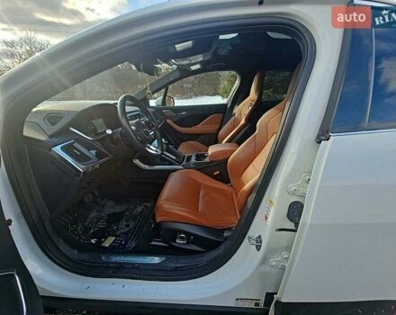 Белый Ягуар I-Pace, объемом двигателя 0 л и пробегом 123 тыс. км за 18000 $, фото 7 на Automoto.ua