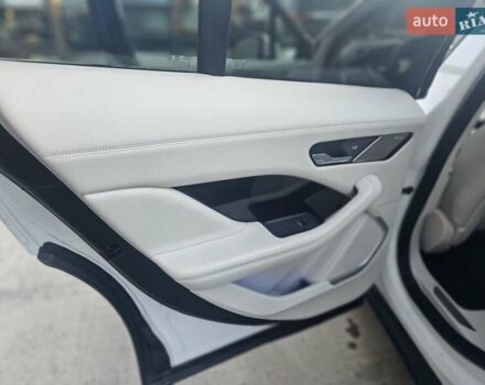 Белый Ягуар I-Pace, объемом двигателя 0 л и пробегом 101 тыс. км за 24700 $, фото 30 на Automoto.ua