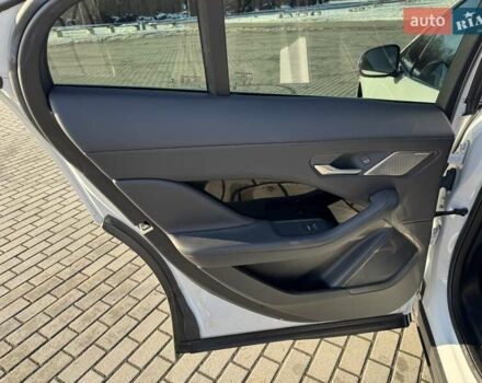 Белый Ягуар I-Pace, объемом двигателя 0 л и пробегом 81 тыс. км за 23500 $, фото 18 на Automoto.ua