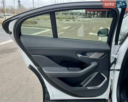 Белый Ягуар I-Pace, объемом двигателя 0 л и пробегом 105 тыс. км за 24999 $, фото 28 на Automoto.ua
