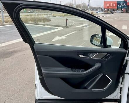 Белый Ягуар I-Pace, объемом двигателя 0 л и пробегом 105 тыс. км за 24999 $, фото 20 на Automoto.ua