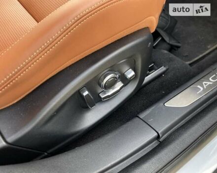 Белый Ягуар I-Pace, объемом двигателя 0 л и пробегом 54 тыс. км за 31999 $, фото 19 на Automoto.ua