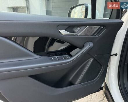 Белый Ягуар I-Pace, объемом двигателя 0 л и пробегом 117 тыс. км за 24990 $, фото 48 на Automoto.ua