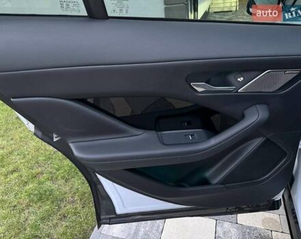 Белый Ягуар I-Pace, объемом двигателя 0 л и пробегом 101 тыс. км за 24700 $, фото 79 на Automoto.ua