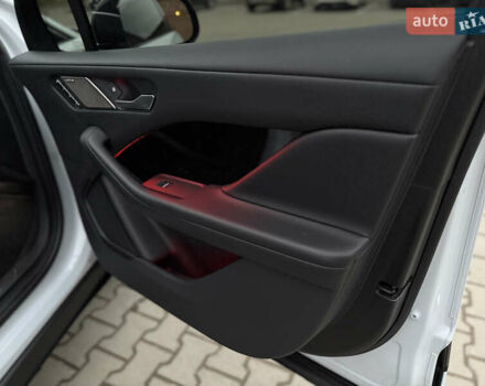 Белый Ягуар I-Pace, объемом двигателя 0 л и пробегом 44 тыс. км за 31999 $, фото 12 на Automoto.ua