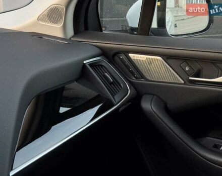 Белый Ягуар I-Pace, объемом двигателя 0 л и пробегом 117 тыс. км за 24990 $, фото 90 на Automoto.ua