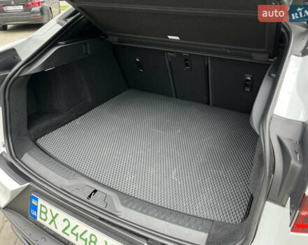 Белый Ягуар I-Pace, объемом двигателя 0 л и пробегом 58 тыс. км за 26500 $, фото 15 на Automoto.ua