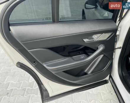 Белый Ягуар I-Pace, объемом двигателя 0 л и пробегом 75 тыс. км за 28700 $, фото 33 на Automoto.ua