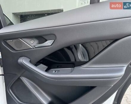 Белый Ягуар I-Pace, объемом двигателя 0 л и пробегом 117 тыс. км за 24990 $, фото 60 на Automoto.ua