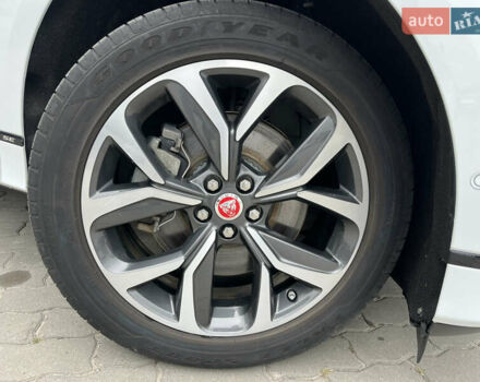 Белый Ягуар I-Pace, объемом двигателя 0 л и пробегом 58 тыс. км за 26500 $, фото 13 на Automoto.ua