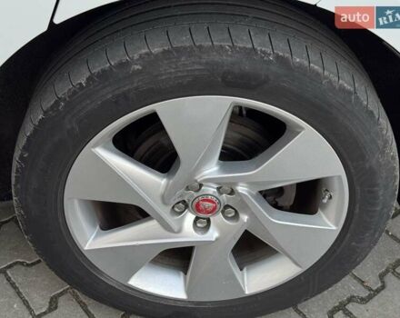 Белый Ягуар I-Pace, объемом двигателя 0 л и пробегом 117 тыс. км за 24990 $, фото 98 на Automoto.ua