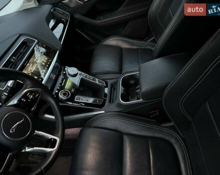 Белый Ягуар I-Pace, объемом двигателя 0 л и пробегом 101 тыс. км за 24700 $, фото 86 на Automoto.ua