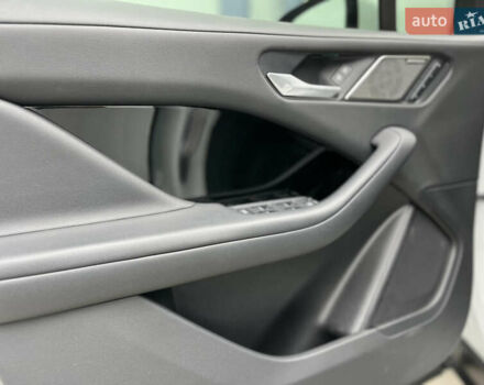 Белый Ягуар I-Pace, объемом двигателя 0 л и пробегом 58 тыс. км за 26500 $, фото 19 на Automoto.ua