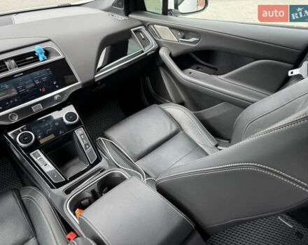 Белый Ягуар I-Pace, объемом двигателя 0 л и пробегом 52 тыс. км за 29000 $, фото 26 на Automoto.ua