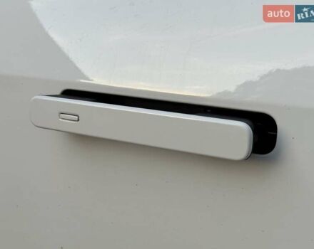 Белый Ягуар I-Pace, объемом двигателя 0 л и пробегом 117 тыс. км за 24990 $, фото 51 на Automoto.ua