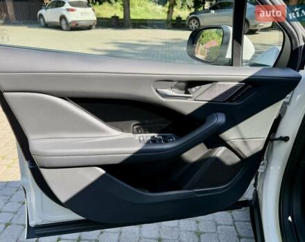 Белый Ягуар I-Pace, объемом двигателя 0 л и пробегом 61 тыс. км за 27400 $, фото 17 на Automoto.ua