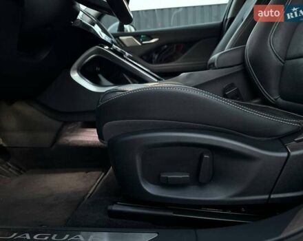 Белый Ягуар I-Pace, объемом двигателя 0 л и пробегом 101 тыс. км за 24700 $, фото 43 на Automoto.ua