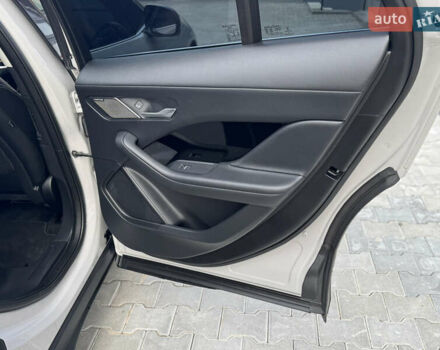 Белый Ягуар I-Pace, объемом двигателя 0 л и пробегом 75 тыс. км за 28700 $, фото 38 на Automoto.ua