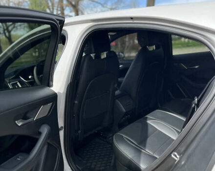 Белый Ягуар I-Pace, объемом двигателя 0 л и пробегом 100 тыс. км за 29500 $, фото 29 на Automoto.ua