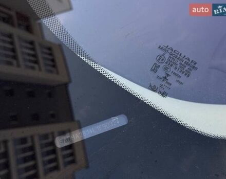 Белый Ягуар I-Pace, объемом двигателя 0 л и пробегом 117 тыс. км за 24990 $, фото 15 на Automoto.ua