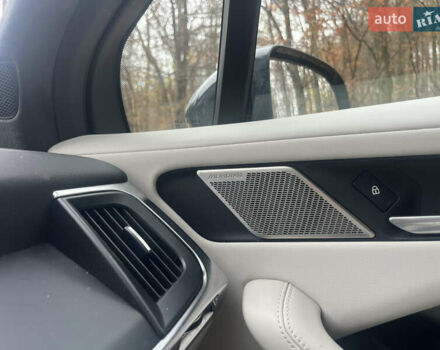 Белый Ягуар I-Pace, объемом двигателя 0 л и пробегом 36 тыс. км за 36999 $, фото 76 на Automoto.ua