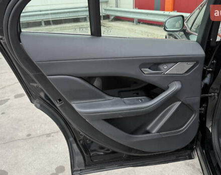 Черный Ягуар I-Pace, объемом двигателя 0 л и пробегом 121 тыс. км за 22500 $, фото 40 на Automoto.ua