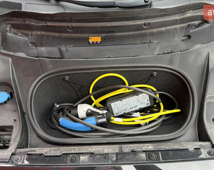 Черный Ягуар I-Pace, объемом двигателя 0 л и пробегом 121 тыс. км за 22500 $, фото 72 на Automoto.ua