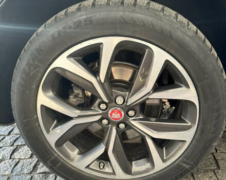 Черный Ягуар I-Pace, объемом двигателя 0 л и пробегом 109 тыс. км за 24950 $, фото 2 на Automoto.ua