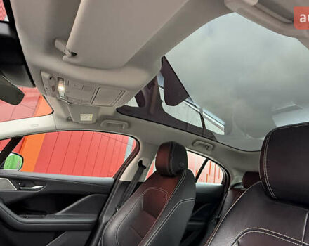 Черный Ягуар I-Pace, объемом двигателя 0 л и пробегом 121 тыс. км за 22500 $, фото 68 на Automoto.ua