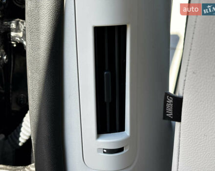 Черный Ягуар I-Pace, объемом двигателя 0 л и пробегом 66 тыс. км за 24200 $, фото 18 на Automoto.ua