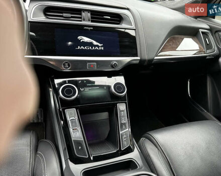 Черный Ягуар I-Pace, объемом двигателя 0 л и пробегом 105 тыс. км за 28500 $, фото 9 на Automoto.ua