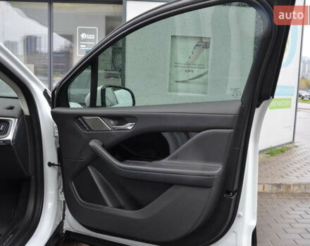 Черный Ягуар I-Pace, объемом двигателя 0 л и пробегом 49 тыс. км за 29900 $, фото 41 на Automoto.ua