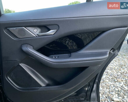Черный Ягуар I-Pace, объемом двигателя 0 л и пробегом 120 тыс. км за 25900 $, фото 128 на Automoto.ua