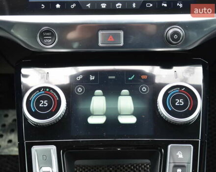 Черный Ягуар I-Pace, объемом двигателя 0 л и пробегом 49 тыс. км за 29900 $, фото 28 на Automoto.ua