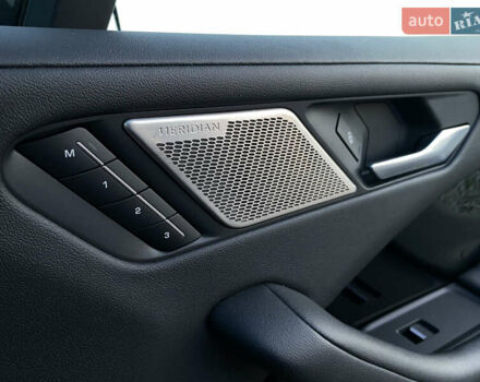 Черный Ягуар I-Pace, объемом двигателя 0 л и пробегом 120 тыс. км за 25900 $, фото 132 на Automoto.ua