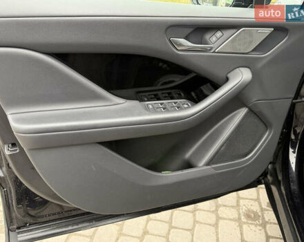 Чорний Ягуар I-Pace, об'ємом двигуна 0 л та пробігом 93 тис. км за 21499 $, фото 27 на Automoto.ua