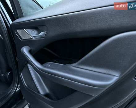 Черный Ягуар I-Pace, объемом двигателя 0 л и пробегом 34 тыс. км за 31400 $, фото 37 на Automoto.ua