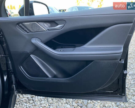 Черный Ягуар I-Pace, объемом двигателя 0 л и пробегом 64 тыс. км за 29900 $, фото 156 на Automoto.ua