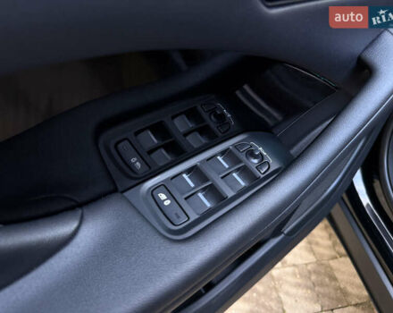 Черный Ягуар I-Pace, объемом двигателя 0 л и пробегом 90 тыс. км за 26999 $, фото 56 на Automoto.ua