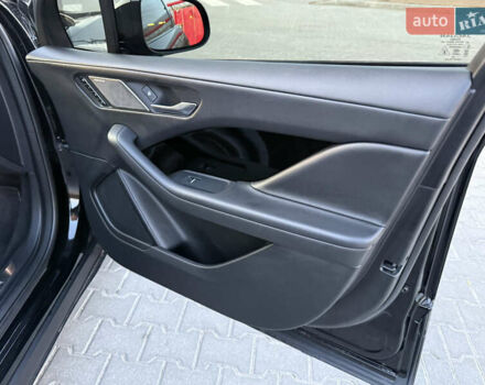Черный Ягуар I-Pace, объемом двигателя 0 л и пробегом 50 тыс. км за 29900 $, фото 27 на Automoto.ua