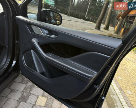 Черный Ягуар I-Pace, объемом двигателя 0 л и пробегом 90 тыс. км за 26999 $, фото 76 на Automoto.ua
