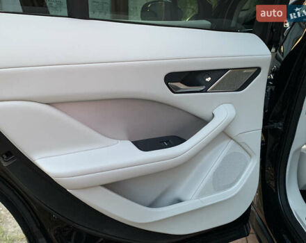 Черный Ягуар I-Pace, объемом двигателя 0 л и пробегом 77 тыс. км за 35550 $, фото 71 на Automoto.ua